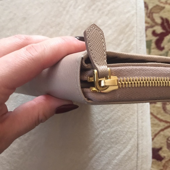 Prada Saffiano Wallet In “Cammeo” - Picture 3 of 7